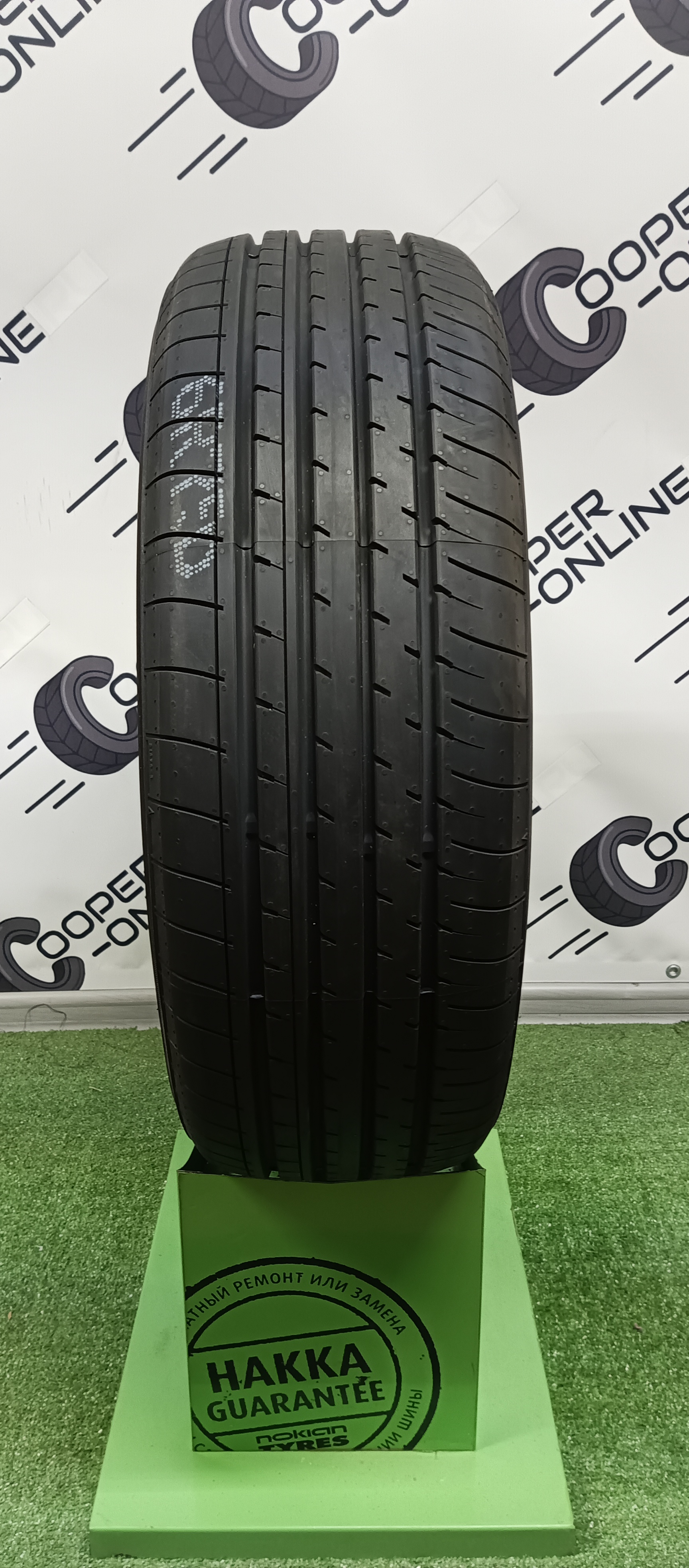 Yokohama BluEarth-XT AE61 215 65 R16 98H