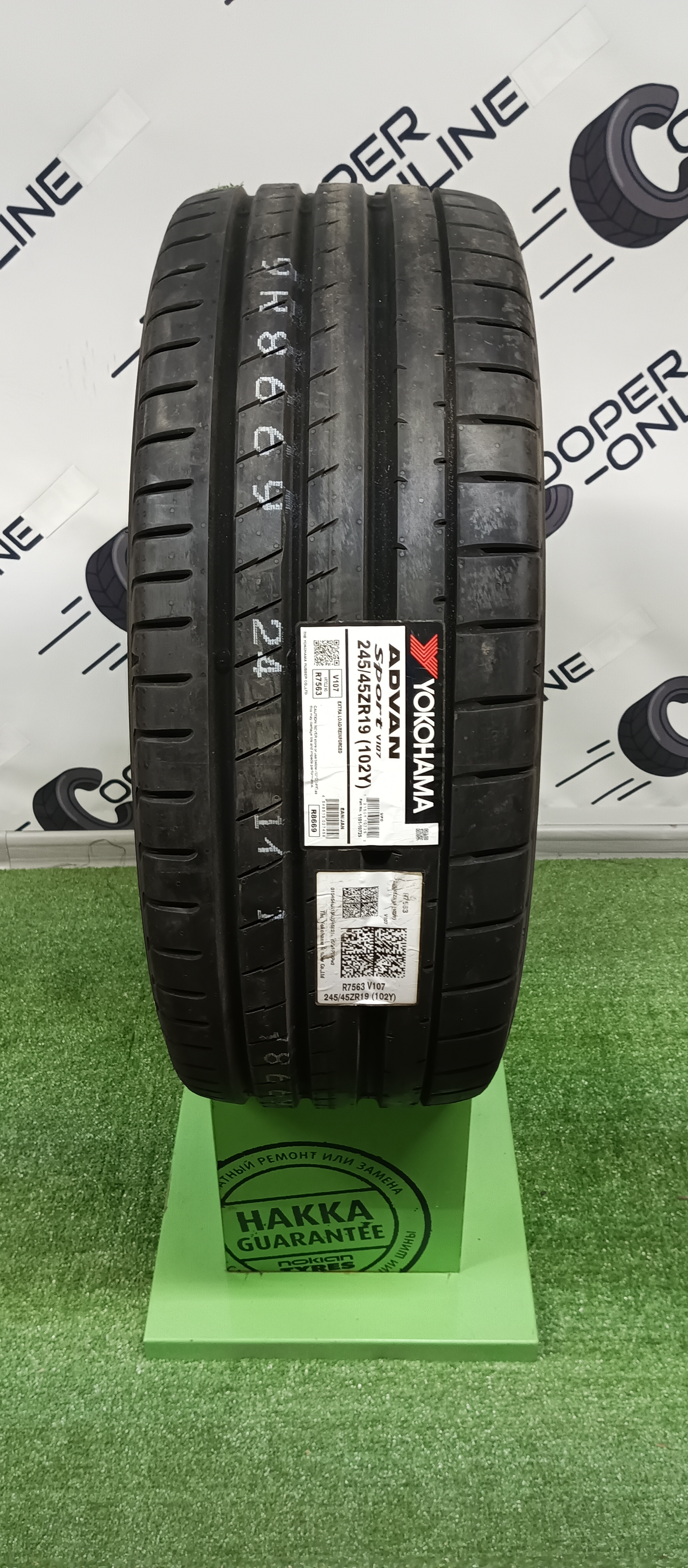 Yokohama Advan Sport V107 245 45 R19 102()(Y)