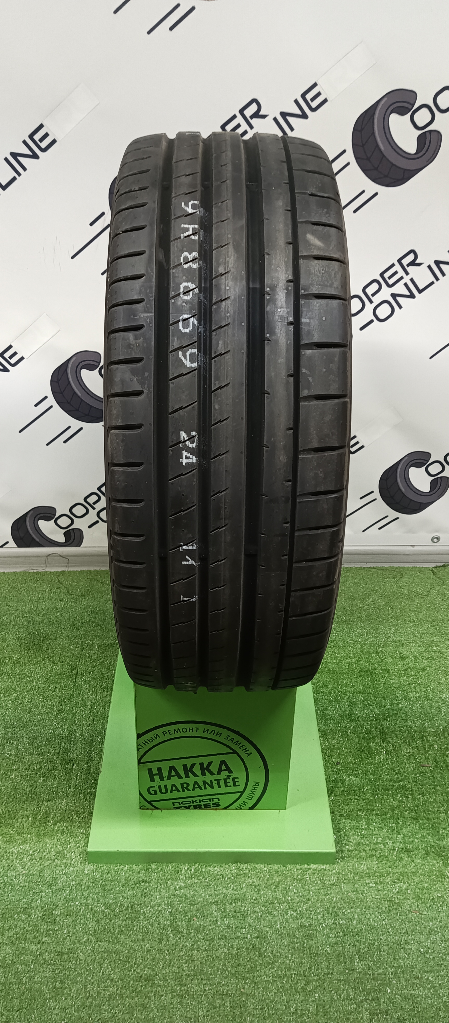 Yokohama Advan Sport V107 245 45 R19 102()(Y)